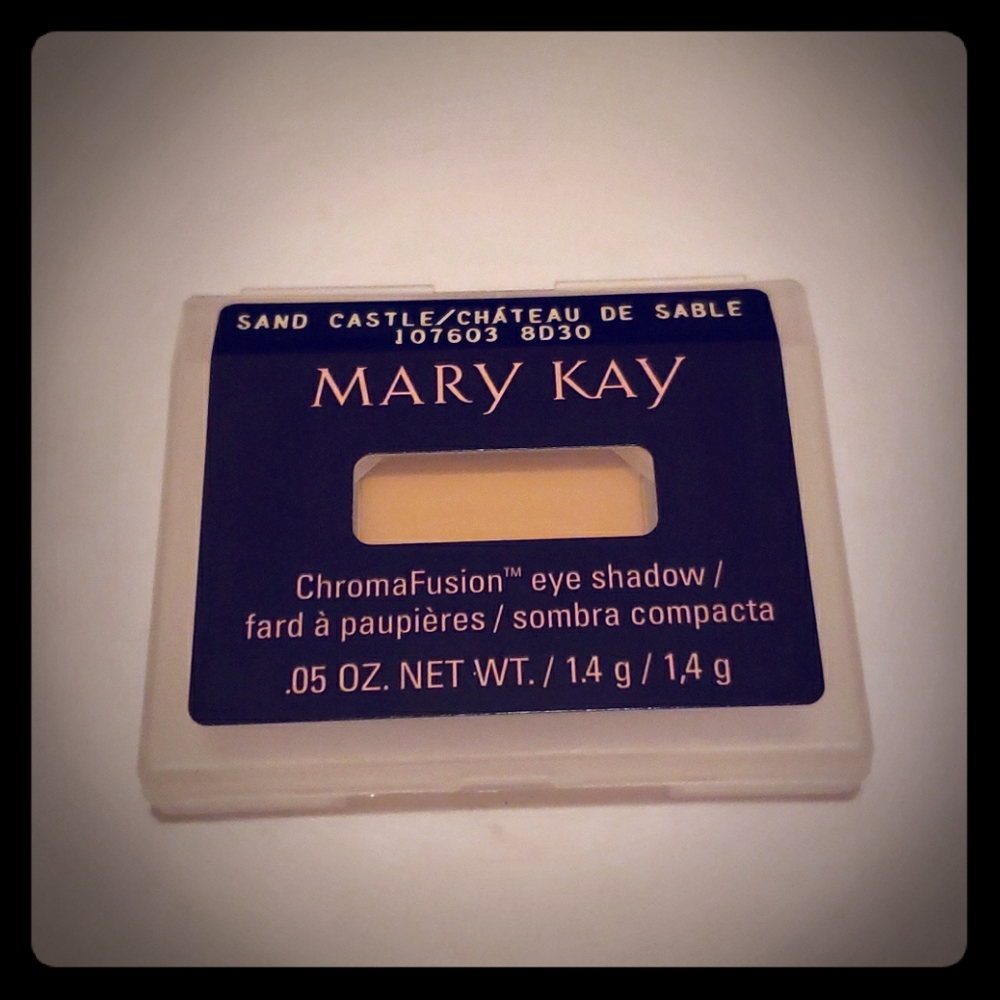 Sand castle eye shadow